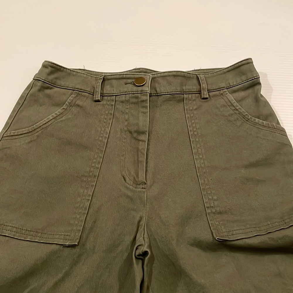 Forever 21 army green wide leg cotton & spandex utility pants. Women’s small